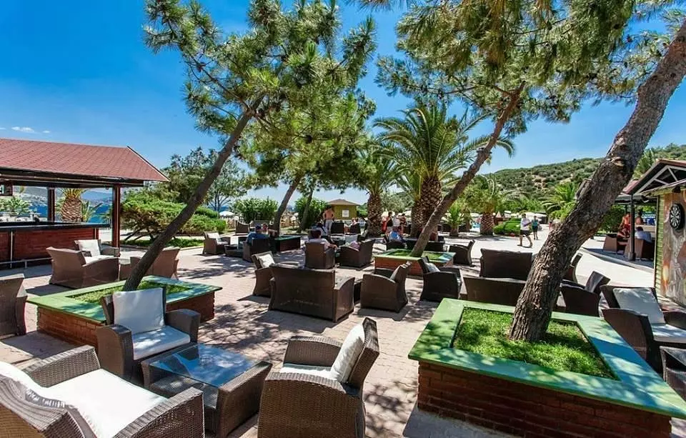 گردن  هتل توسان بیچ ریزورت